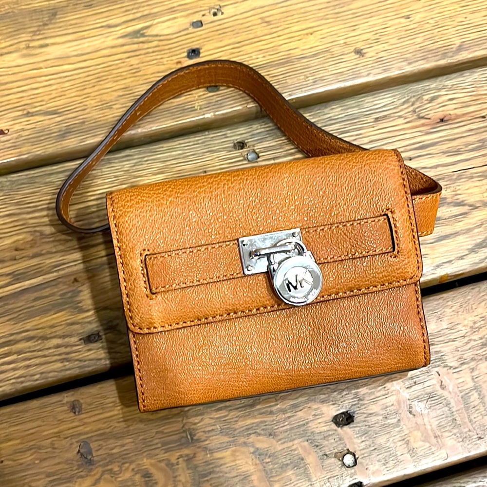 Like New Micheal Khors waist bag